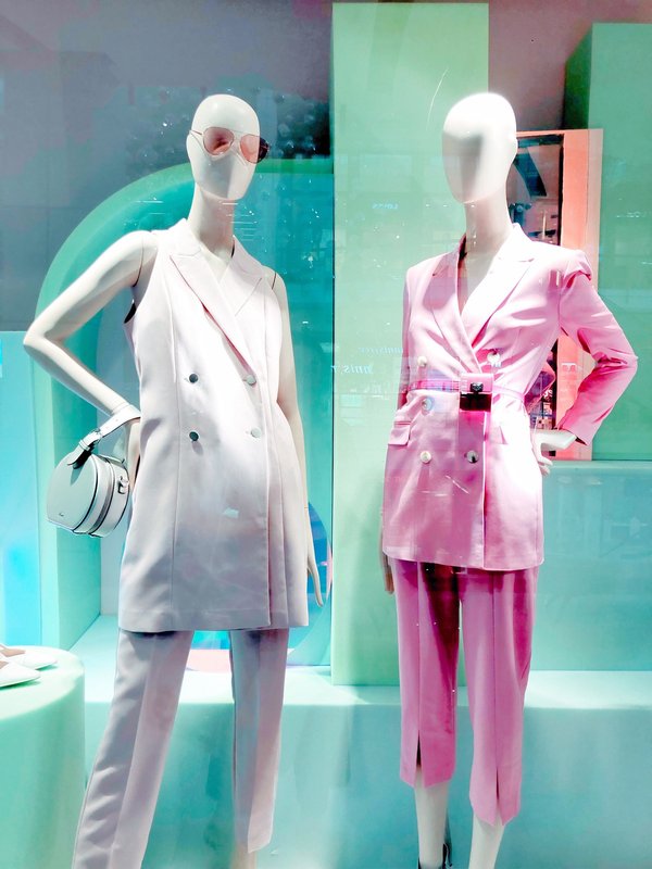 Mannequin femme à poser : découvrez des styles variés et pratiques